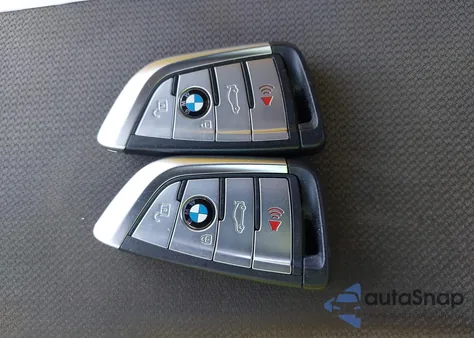 2022 BMW M550Xi из США, поврежденный, VIN WBA13BK06NCH69788